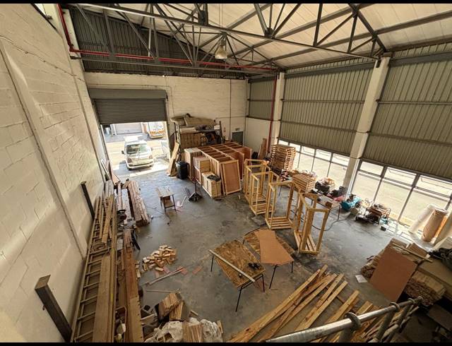 325M² WAREHOUSE TO LET IN AIRPORT INDUSTRIA